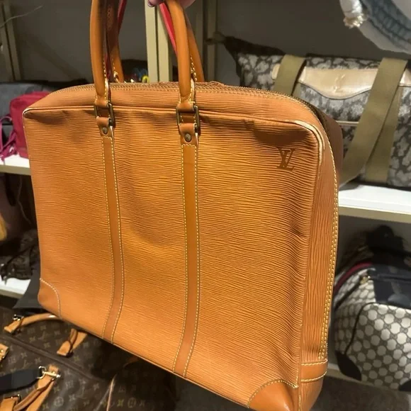 Project Louis Vuitton Epi Serviette Conseiller - Picture 1 of 3